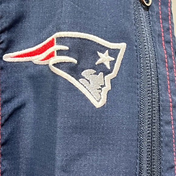 NWT New England Patriots G-lll men’s v-neckk pullover. Size L smoke free home. - Picture 6 of 8